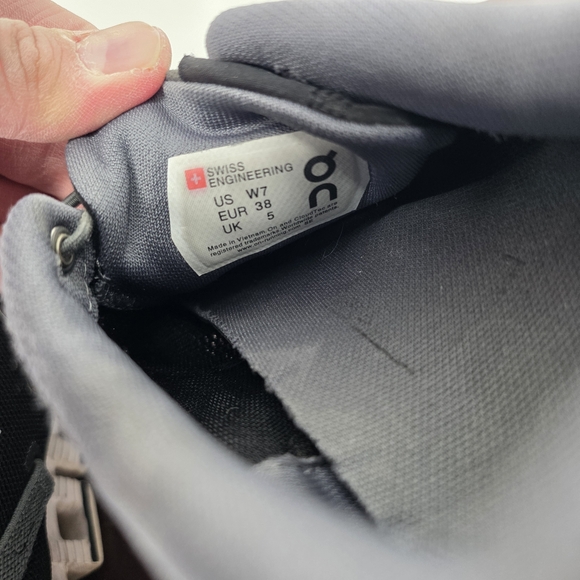 On Running Black and White Athletic Shoes Women's Size 7 - Picture 6 of 7